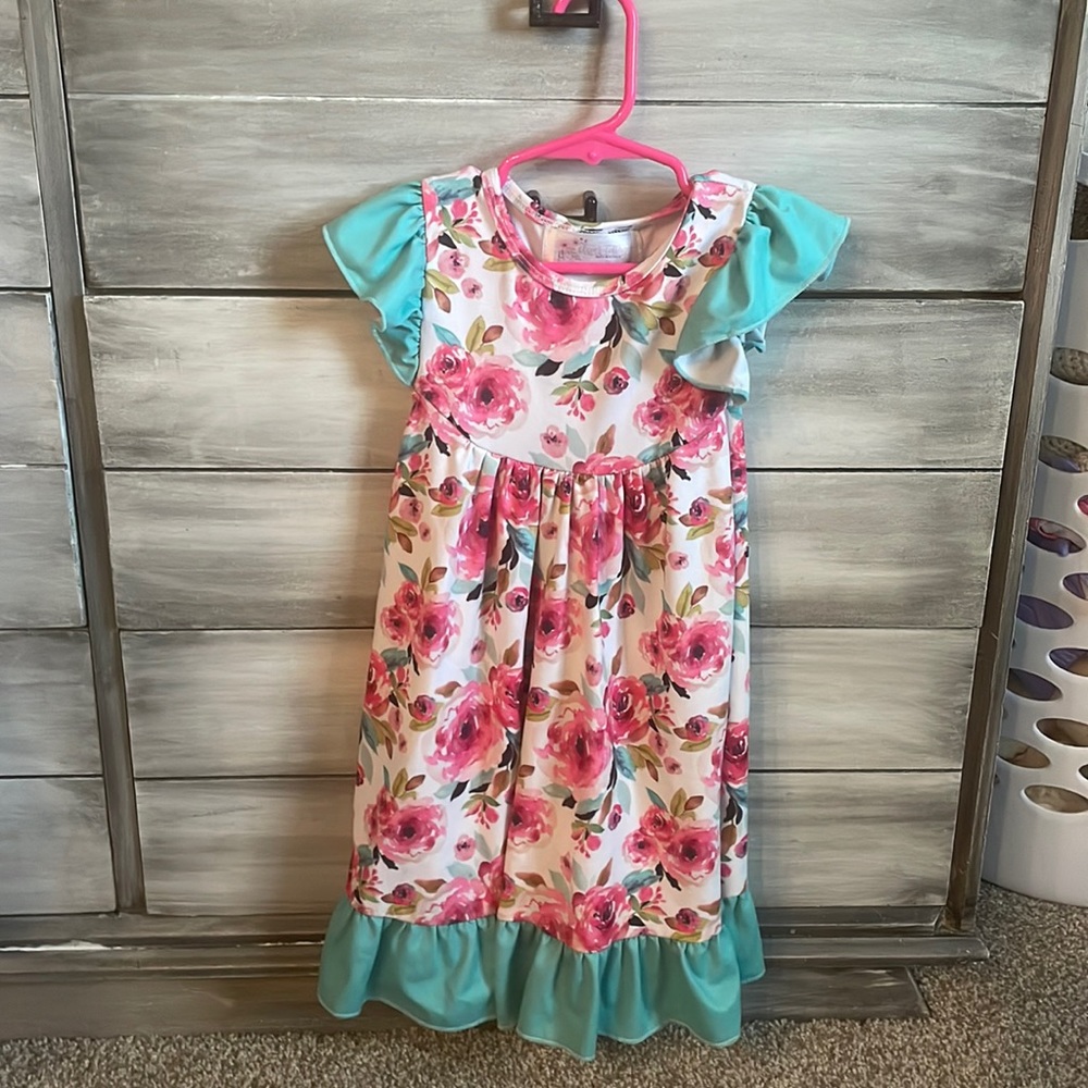 Very springy dress, light weight and very soft with beautiful colors!
